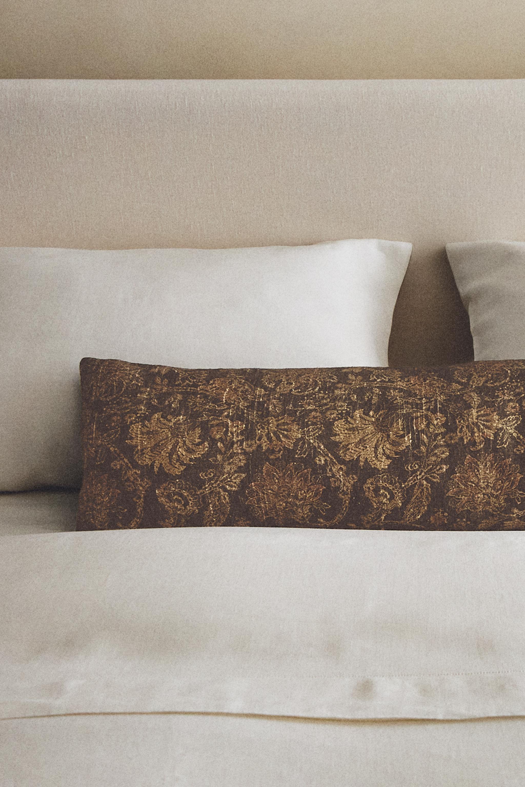 ELONGATED LINEN AND COTTON CUSHION